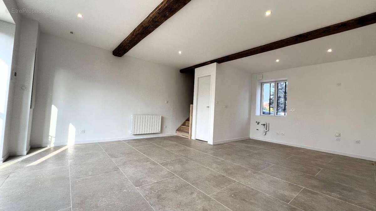 Photo 3 - Appartement à LA TOUR-DE-SALVAGNY