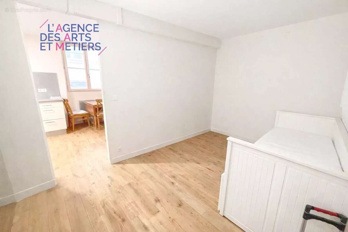 Appartement à PARIS-3E