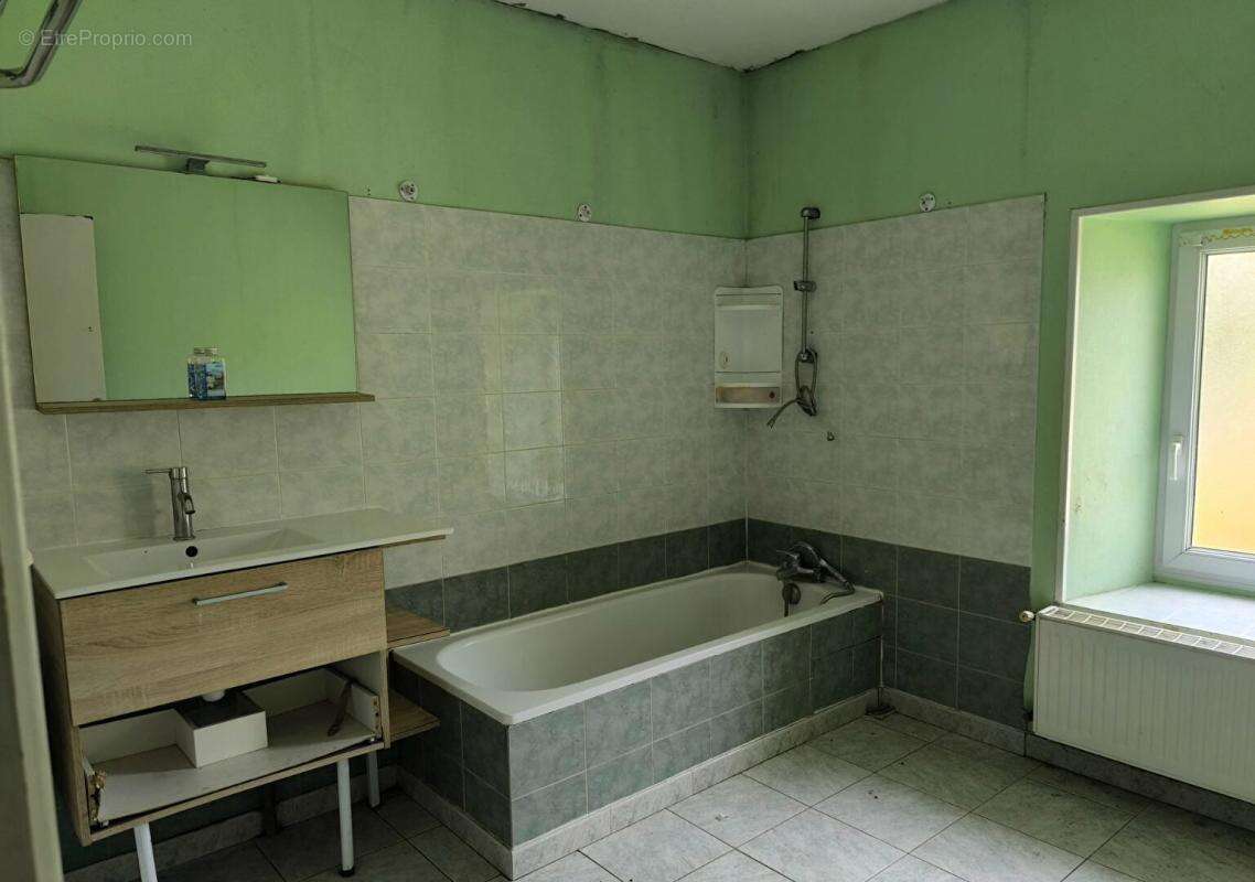 Maison de village, 5 pièces, dépendances et grand terrain  Valdelaume (79) - photo 5