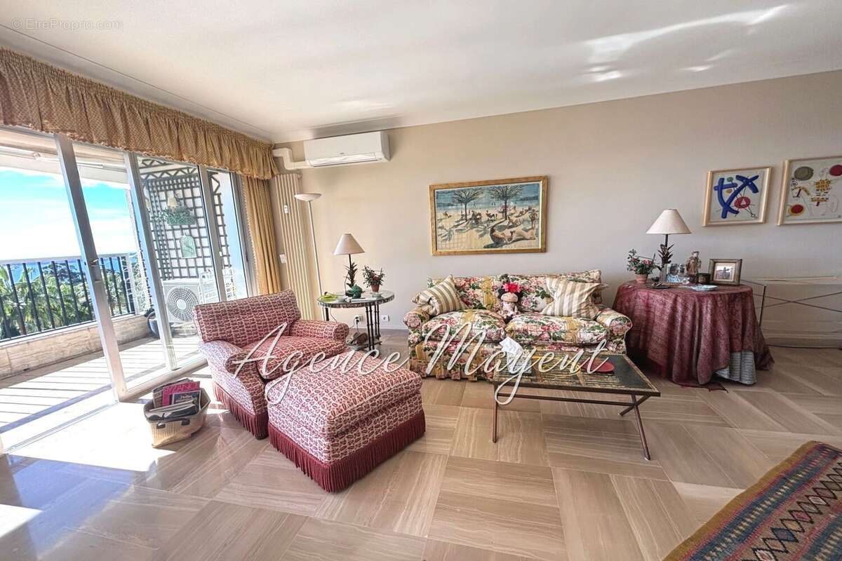 Appartement à VALLAURIS