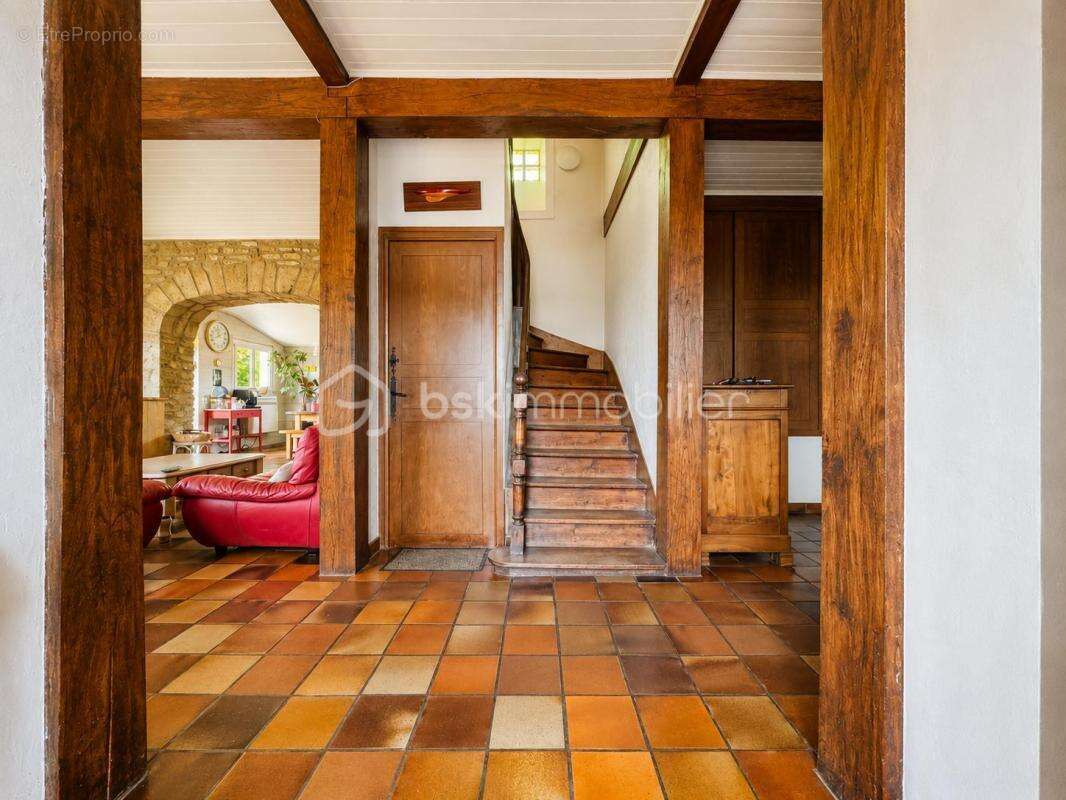 Maison de caractère 8 pièces avec jardin clos et potentiel d’évolution - photo 6