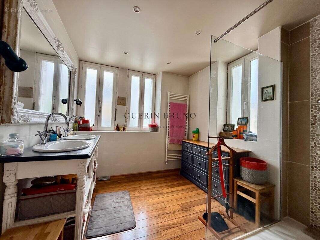 Élégante maison de caractère avec jardin et garage en cœur d - photo 13
