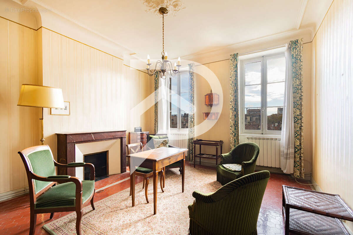 Appartement à MARSEILLE-5E