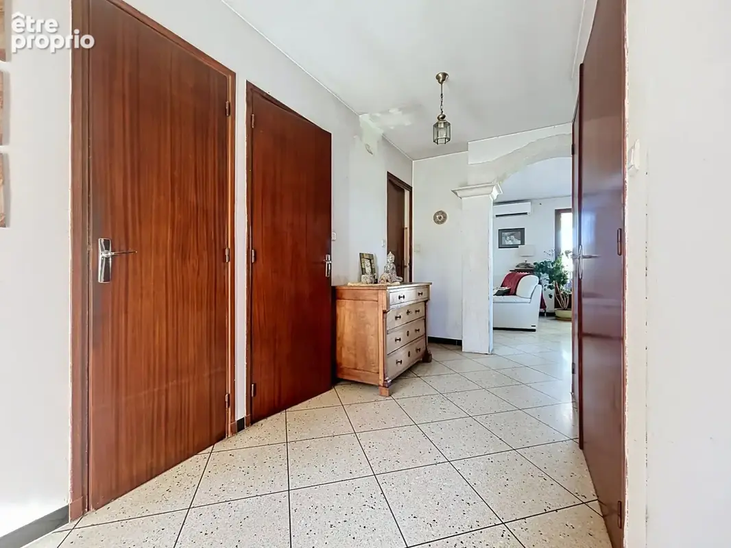 Carry-le-rouet   maison avec vue dégagée + 2 appartements - potentiel locatif - photo 10