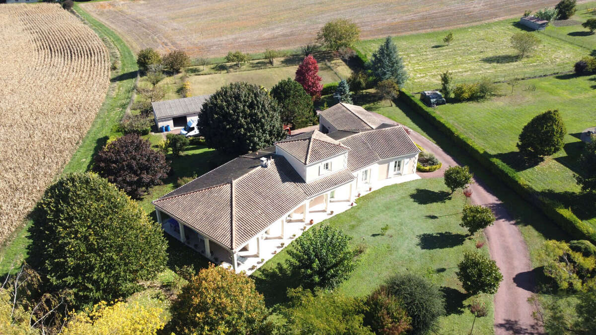 Villa spacieux 4 chambres et dépendance - photo 2