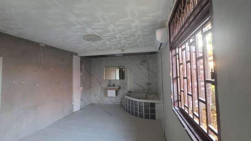 Maison à SAINT-LAURENT-DU-MARONI