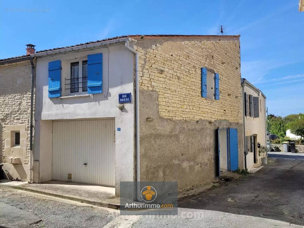 Maison à COURCON