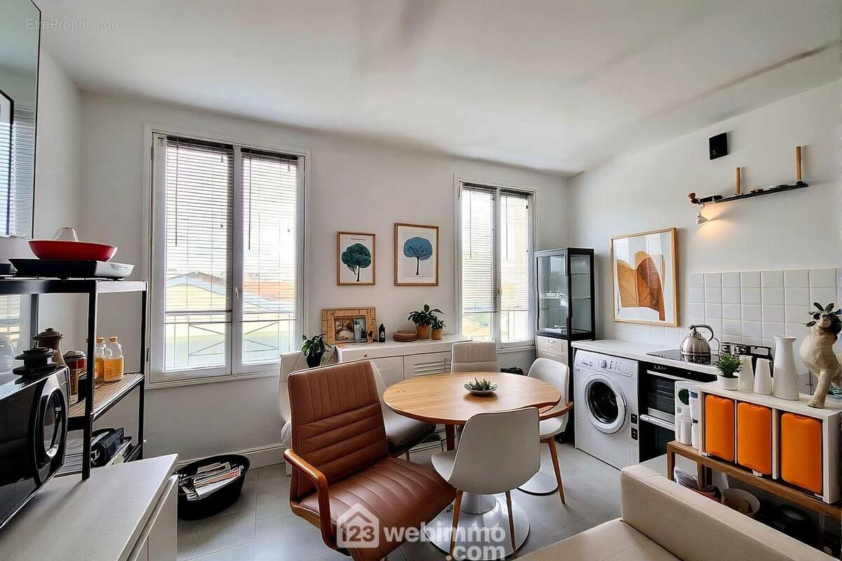 Salle à manger avec cuisine - Appartement à IVRY-SUR-SEINE
