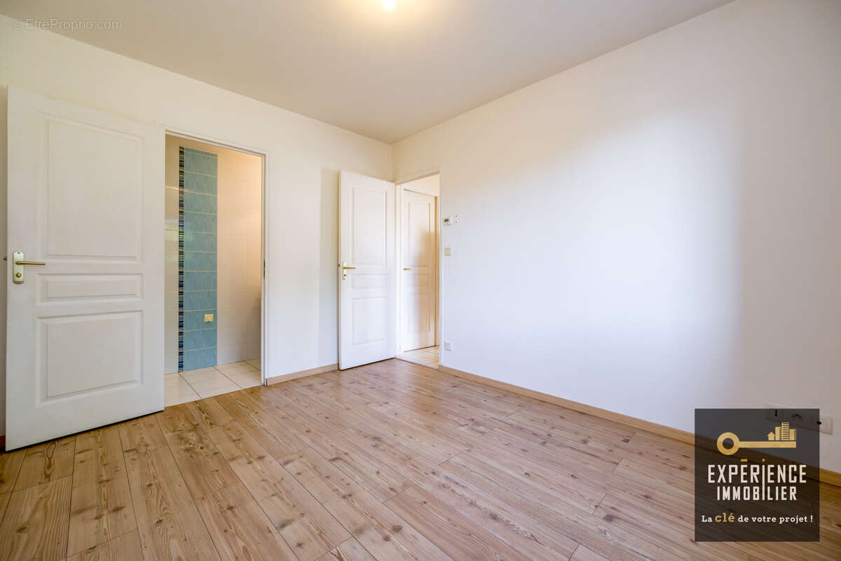 Maison familiale lumineuse avec 5 chambres et jardin - photo 8