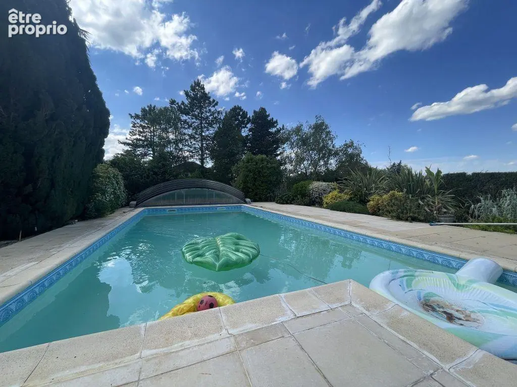 ... et piscine de 5 X 10 m.