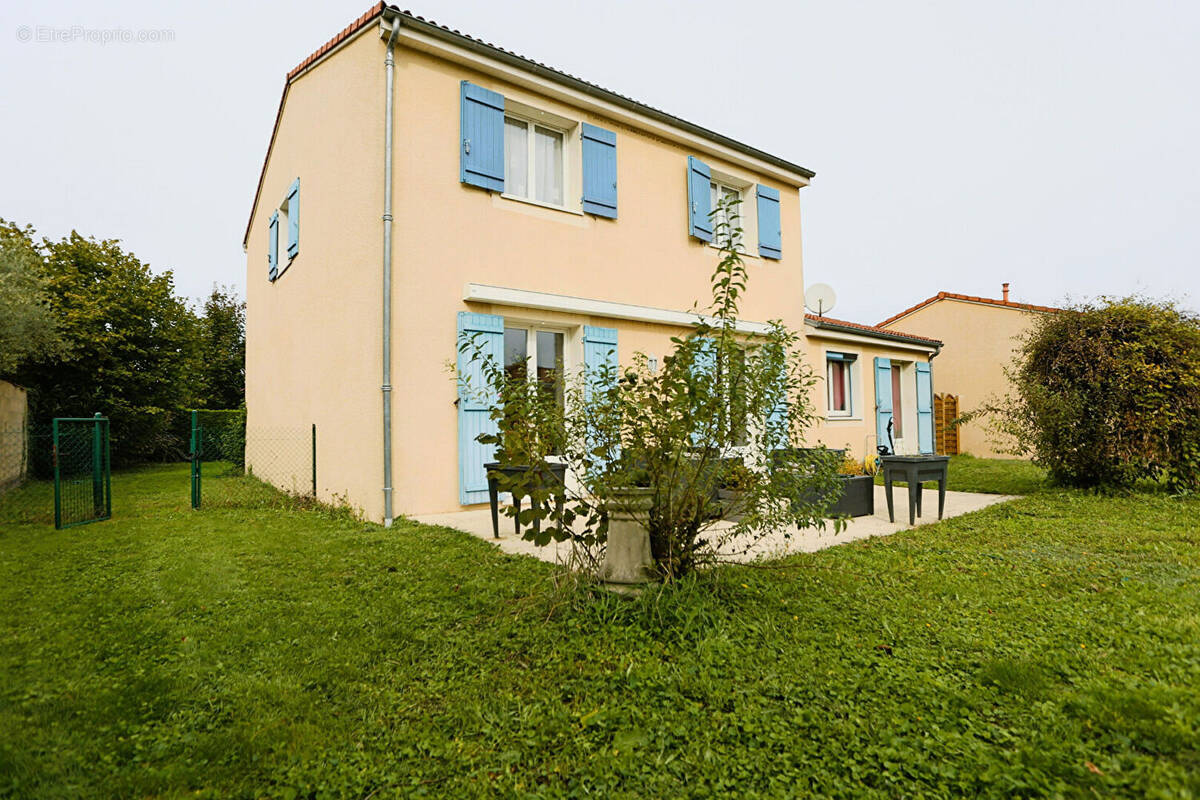 Maison à SAINT-BEAUZIRE