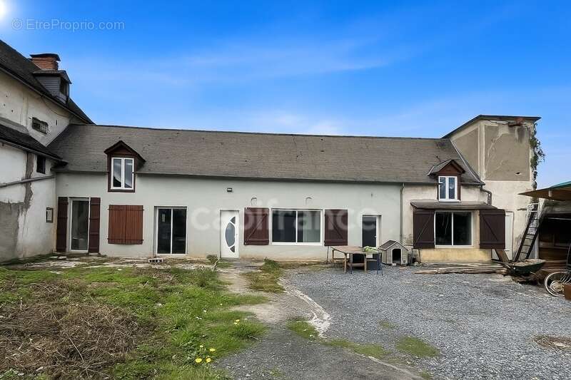 Maison à LAMARQUE-PONTACQ