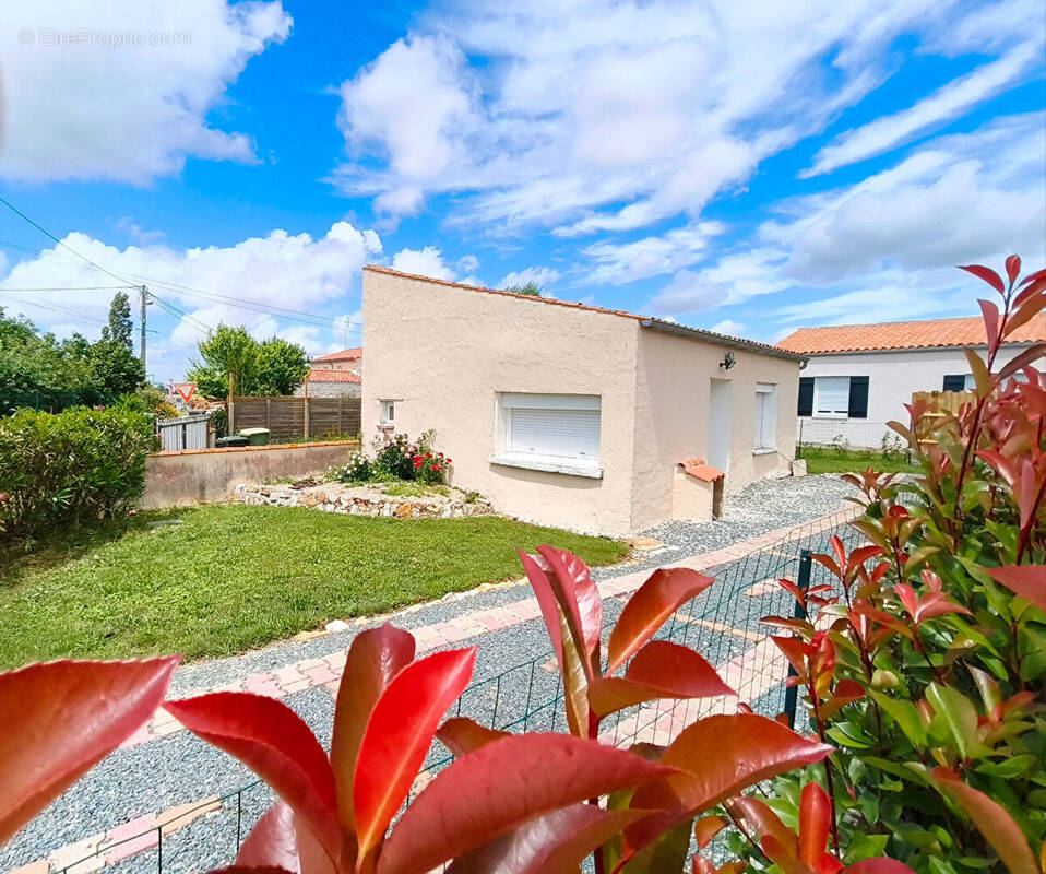Maison à CORME-ROYAL