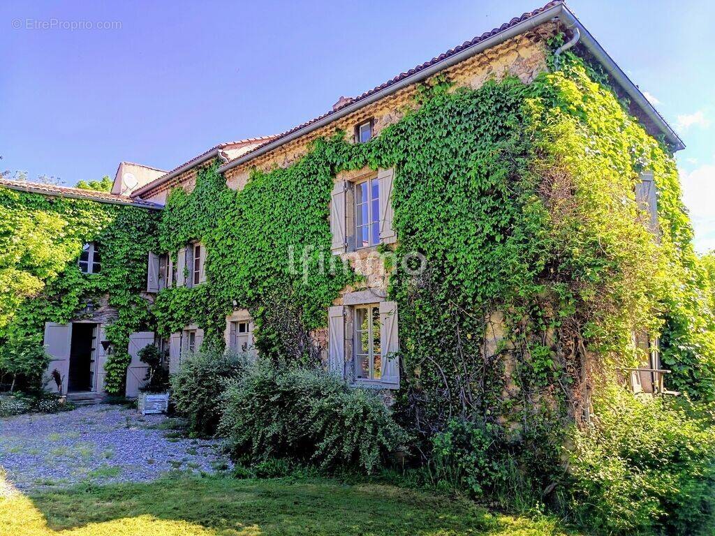 Maison à SUGERES