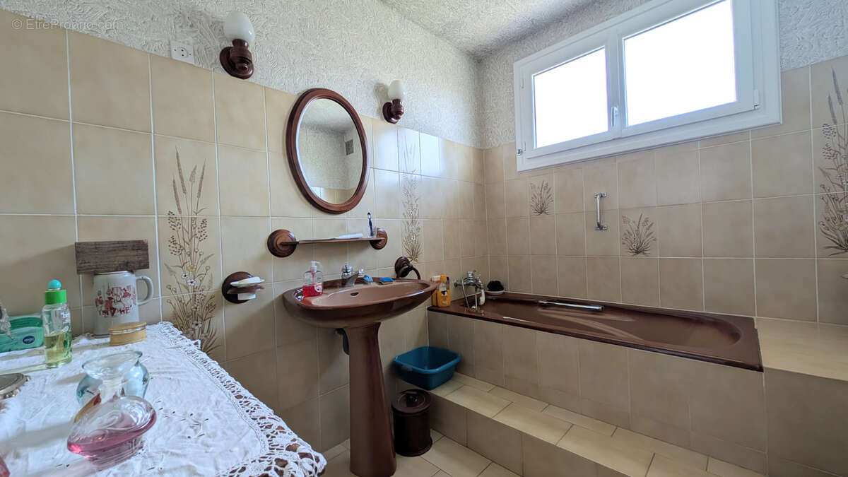 Maison à LES LANDES-GENUSSON