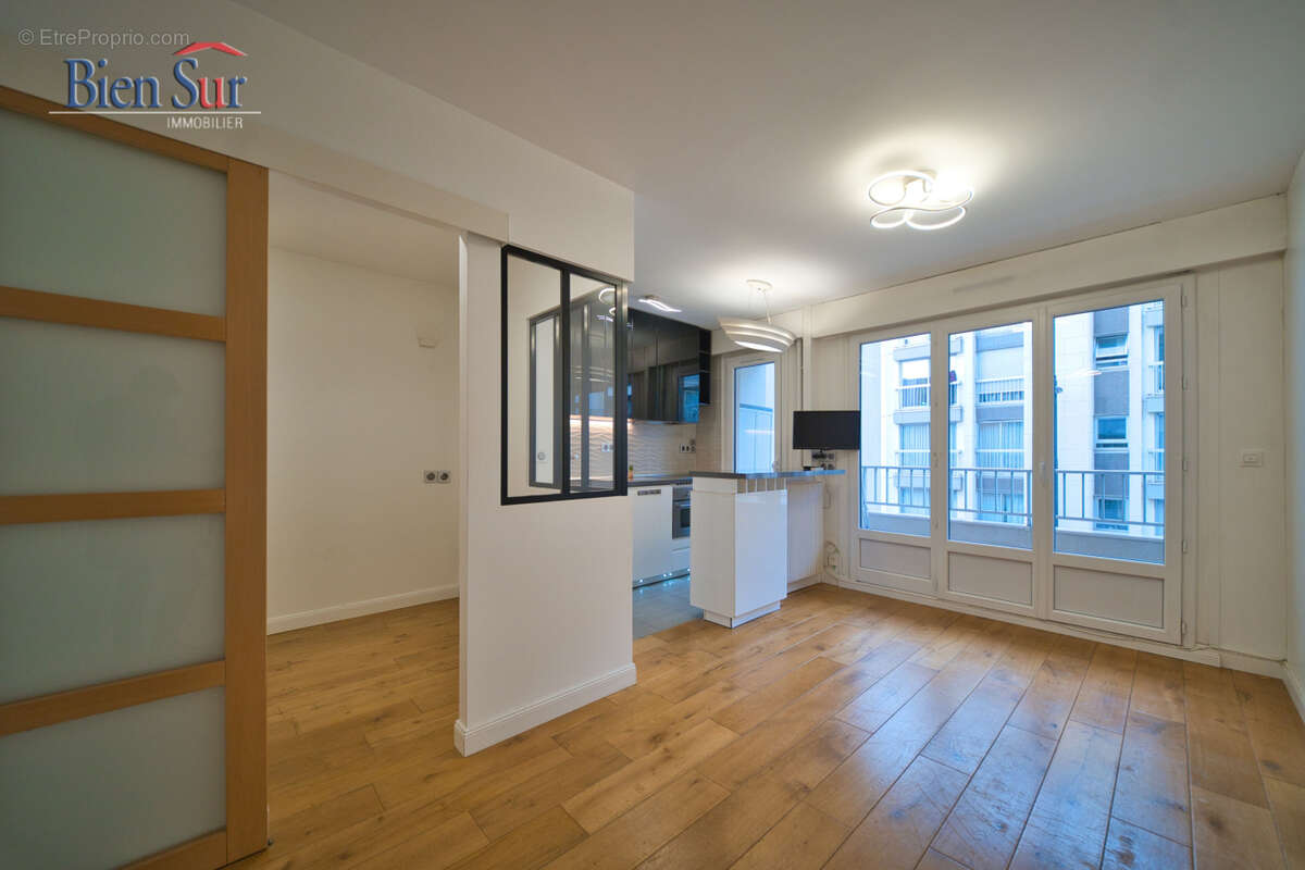Appartement à PARIS-20E