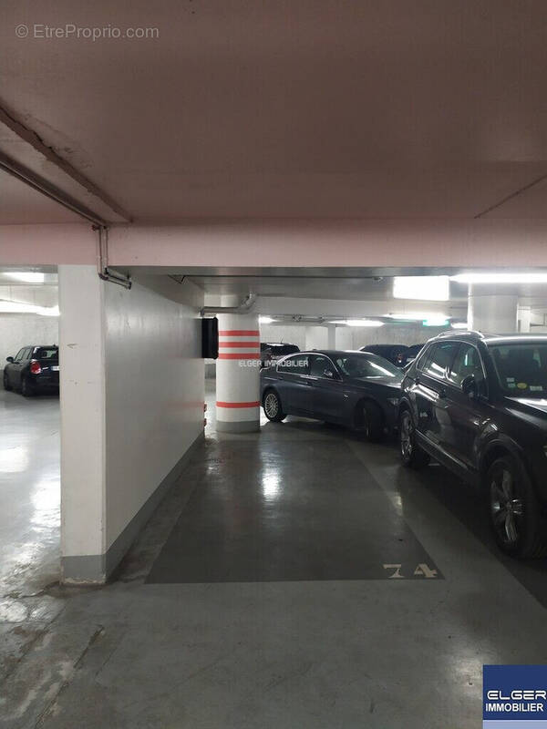 Parking à PARIS-15E