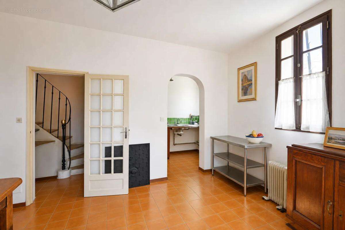 Maison meublée de 5 pièces de 79m2 à Saint-Gilles 30800 - photo 4