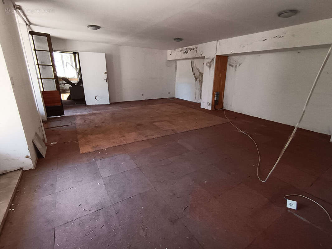 Commerce à CHAVILLE