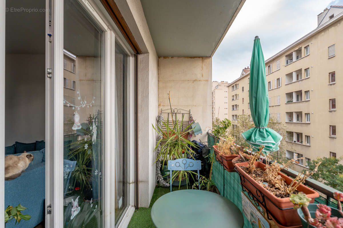 Appartement à MARSEILLE-4E