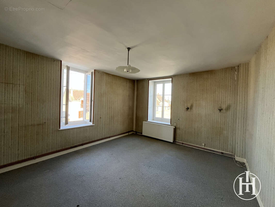 Maison à OUROUER-LES-BOURDELINS