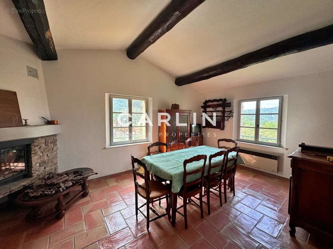 Terrain à PLAN-DE-LA-TOUR