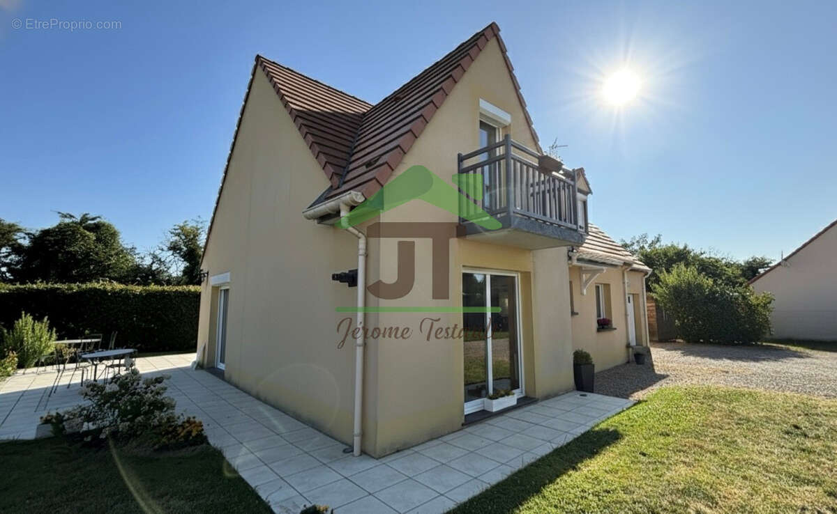 Maison à SAINT-DENIS-LES-PONTS