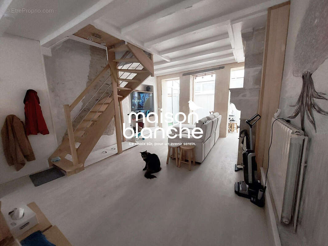 Maison 139 m² à Saint-Maixent-L'ecole  - photo 4