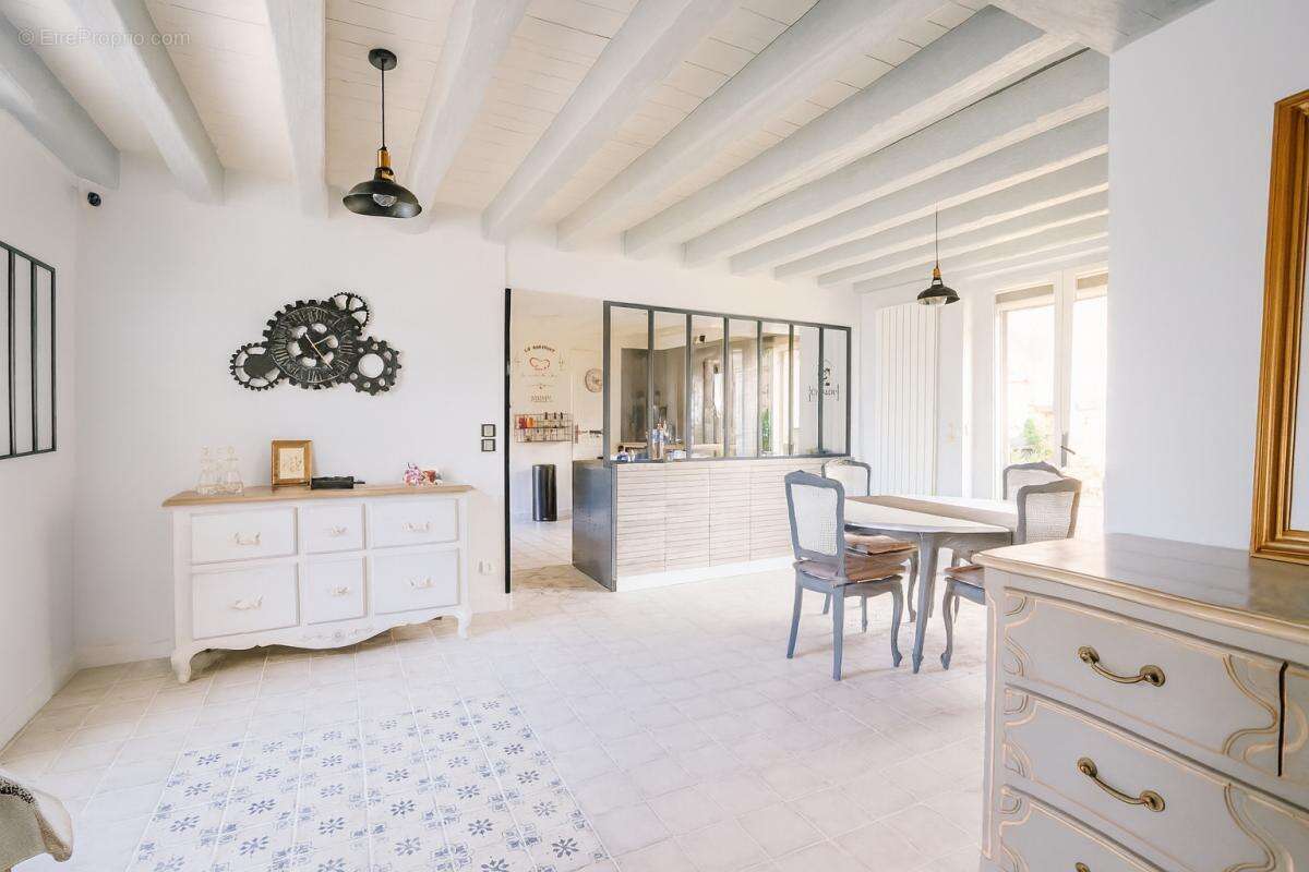 Maison à MORAINVILLIERS