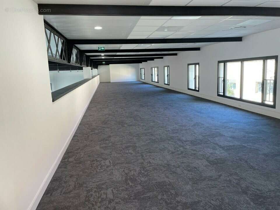1824 m² à Venissieux  - photo 6