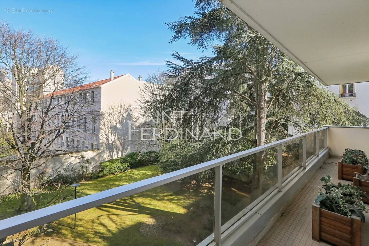 Appartement à NEUILLY-SUR-SEINE