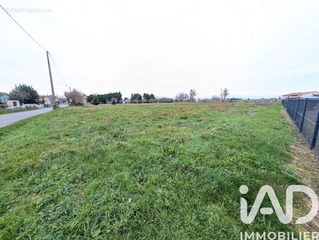 Photo 3 - Terrain à LEIGNES-SUR-FONTAINE