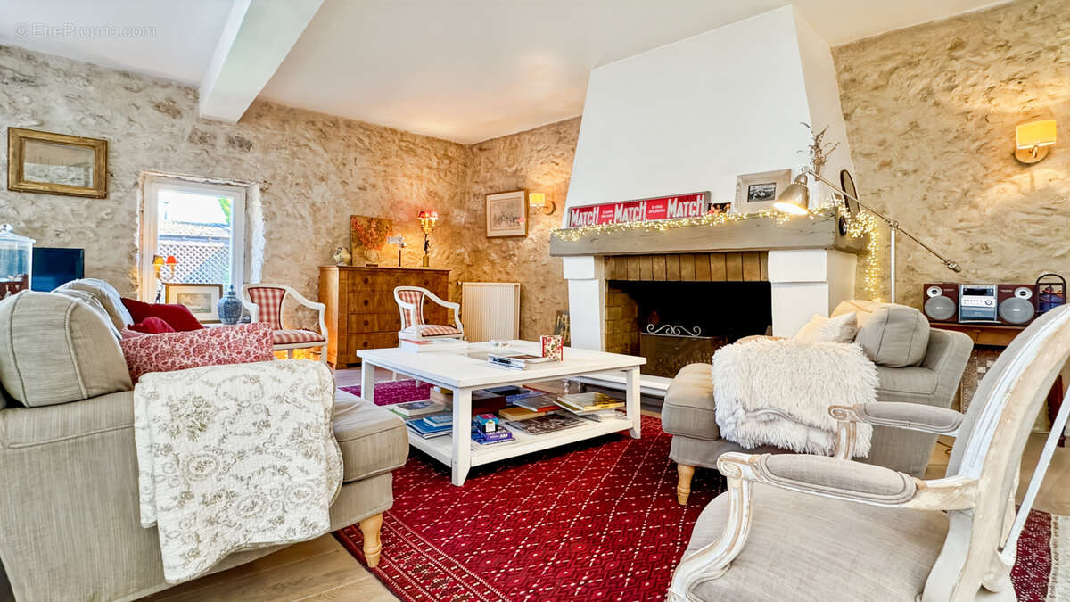 Maison à SAINT-NOM-LA-BRETECHE