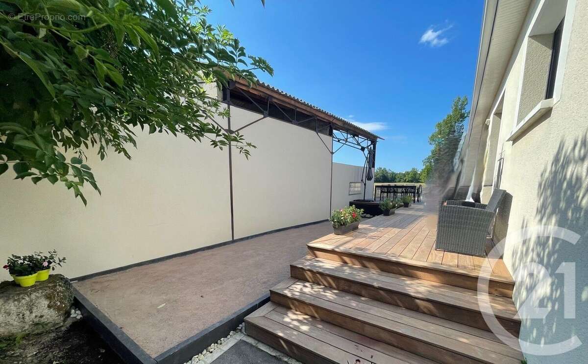 Maison à CHAMPNIERS