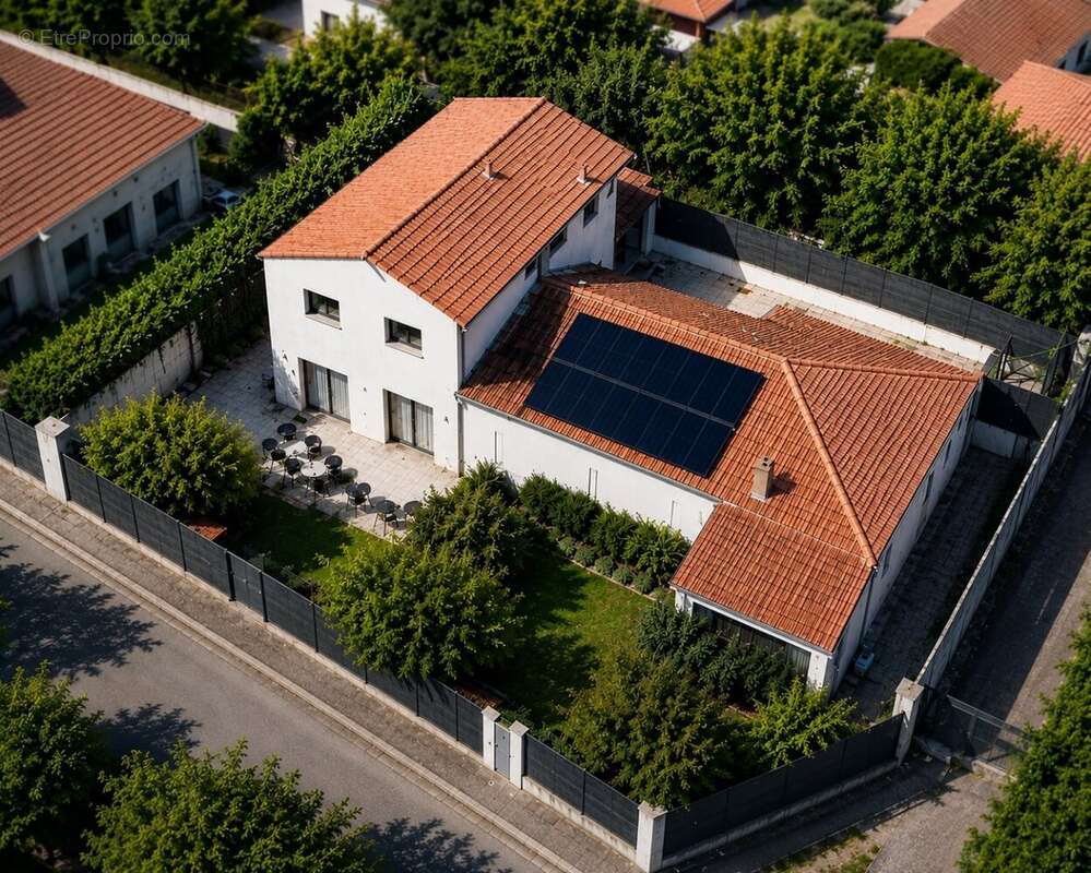 RARE : 2 maisons indépendantes sur 657m² de parcelle. - photo 4