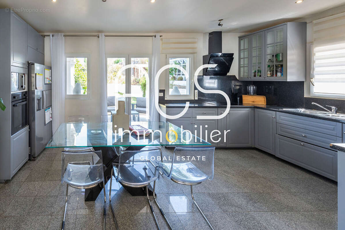 Fréjus - Villa à vendre 172 m², 4 chambres avec piscine & jacuzzi, domaine privé sécurisé - photo 12