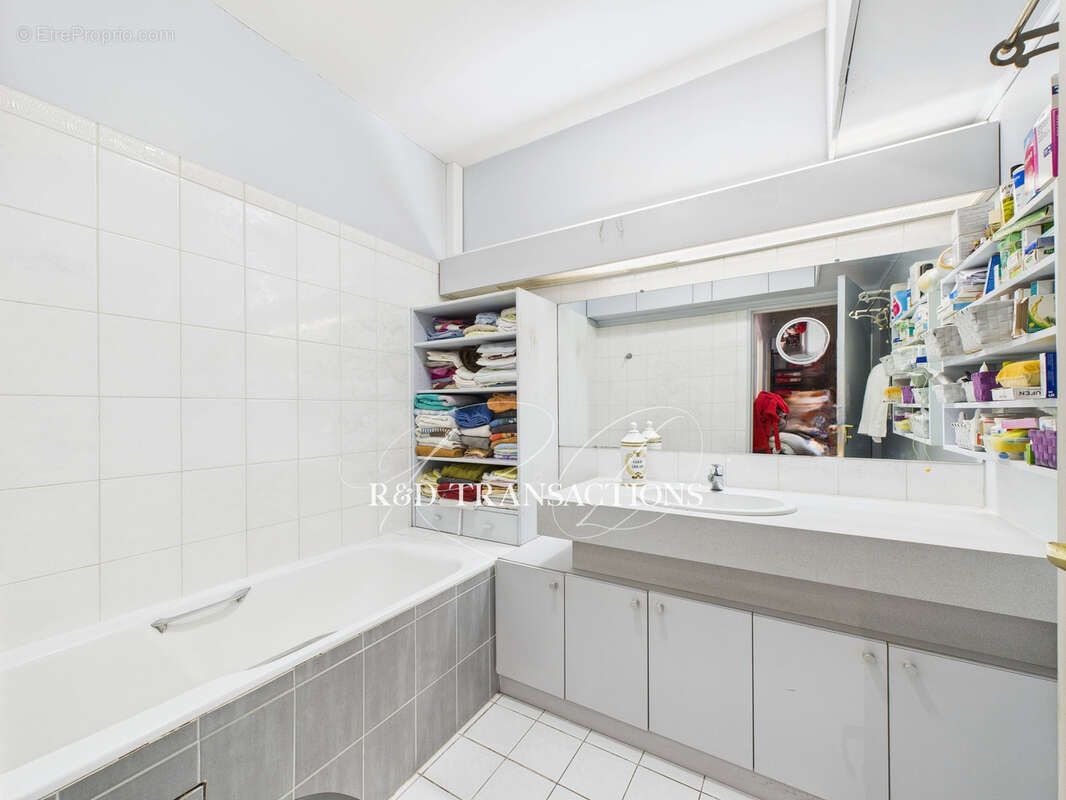 Appartement à NEUILLY-SUR-SEINE