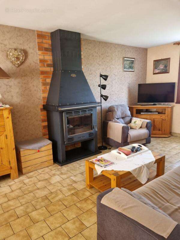 Maison à LES BORDES