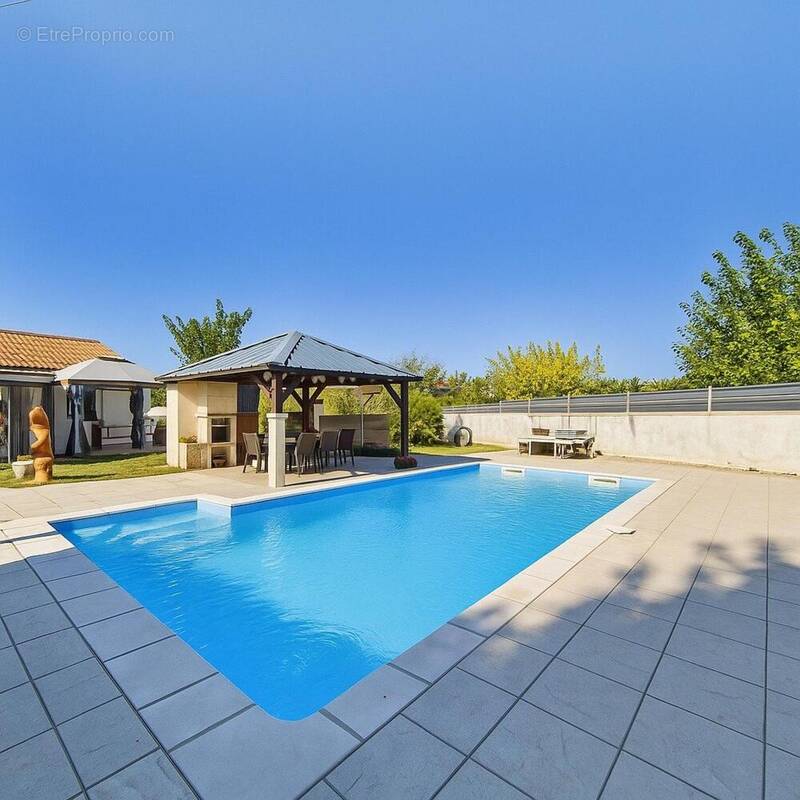 Photo 1 - Maison à LE TAILLAN-MEDOC