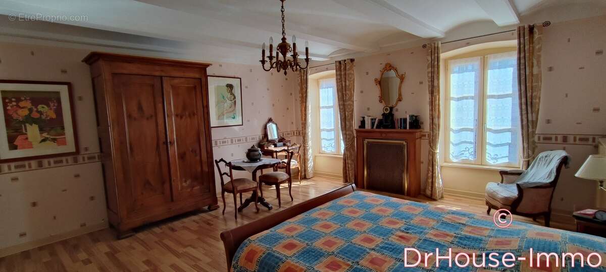 Maison à SIAUGUES-SAINTE-MARIE