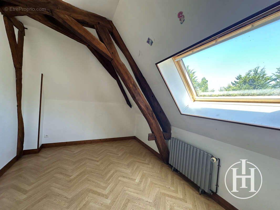 EXCLUSIVITÉ : Maison de village en pierre   Beau potentiel à 10 minutes des commodités - - photo 4