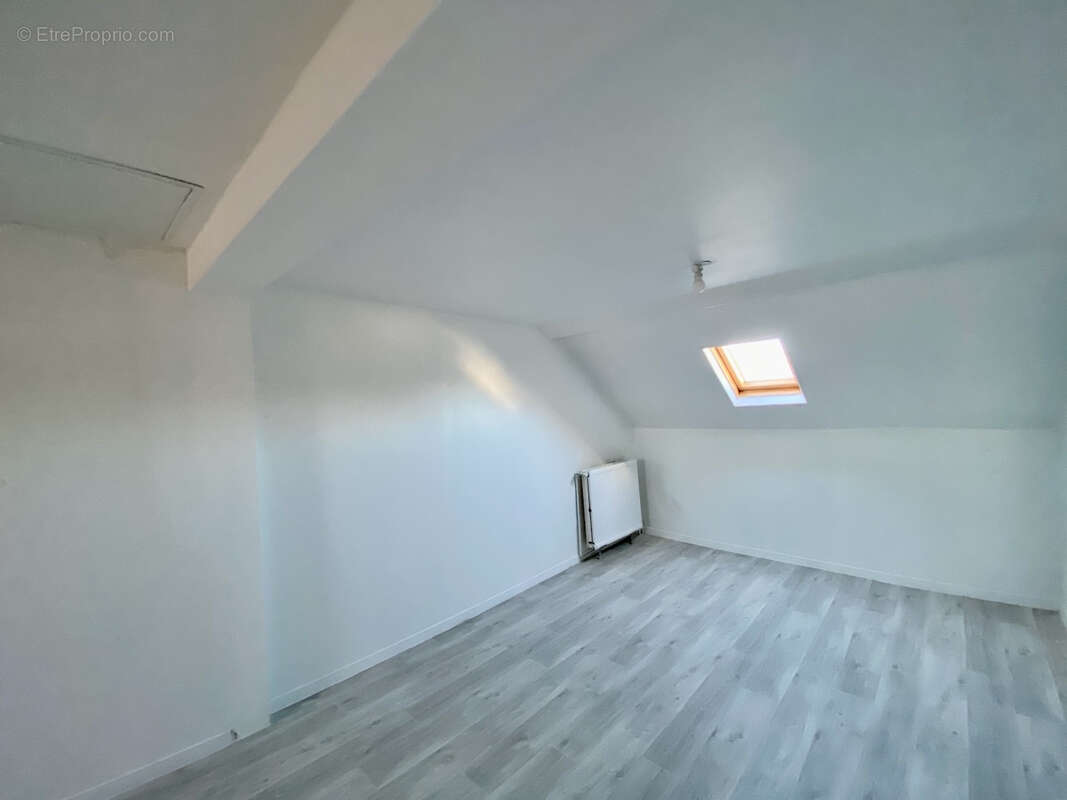 Maison à NEUF-MESNIL