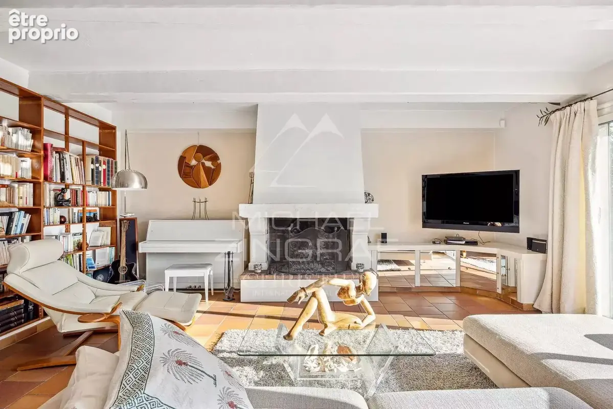 Villa Provençale d’Exception avec Vue Dégagée et Jardin de 4 375 m² à Plascassier - photo 5