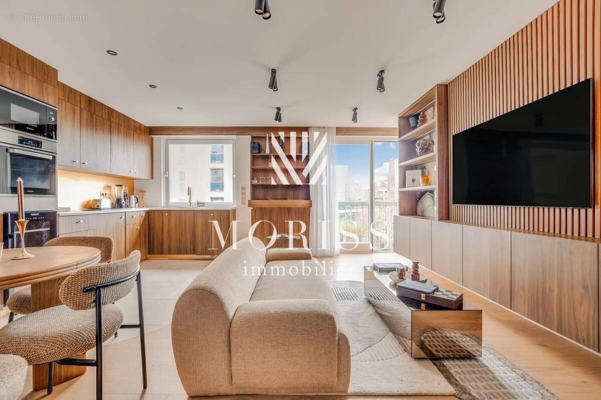 Appartement à PARIS-16E