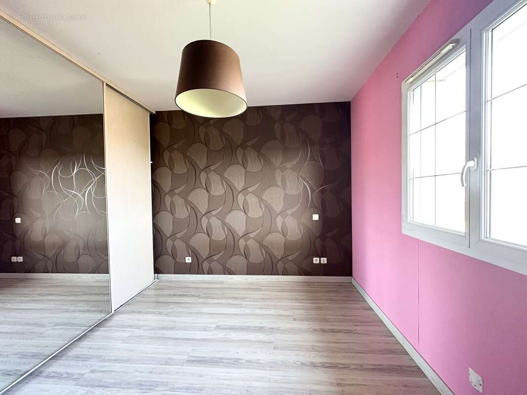 Chambre 2 - Maison à MONTREVEL-EN-BRESSE