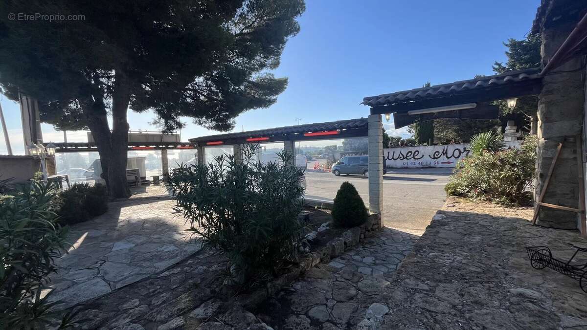 Commerce à PORT-DE-BOUC