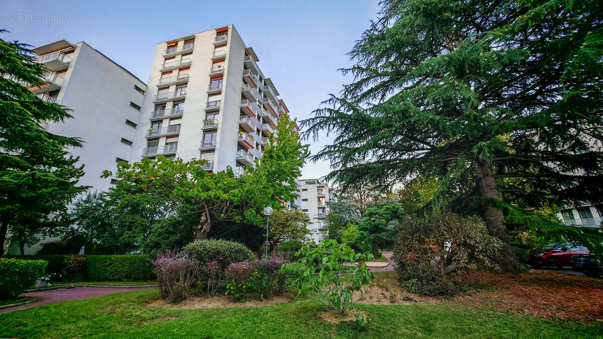Appartement à COURBEVOIE