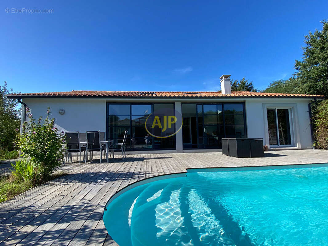 Maison à NAUJAC-SUR-MER