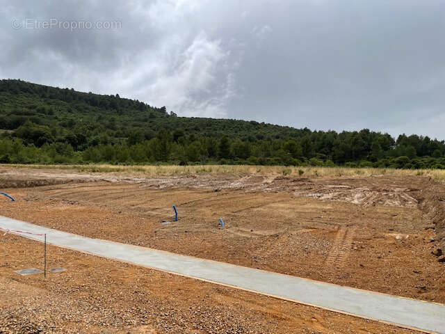 Terrain à EMBRES-ET-CASTELMAURE