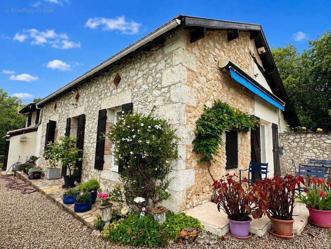 Maison à MOUSTIER